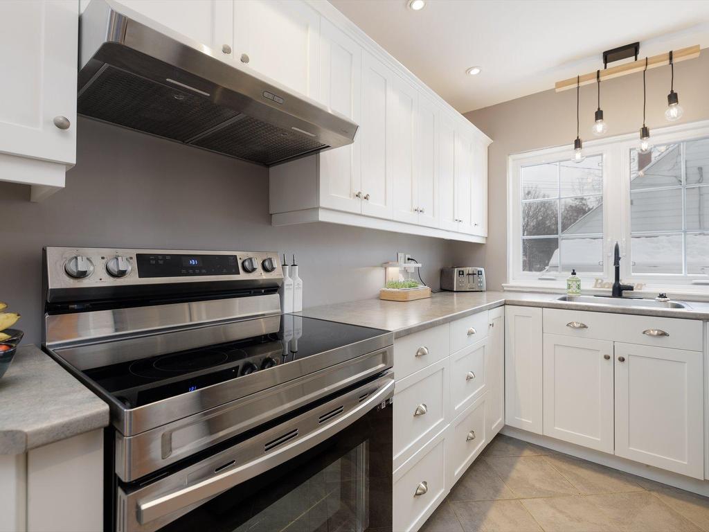 









43


Av. Charles

,
Pointe-Claire,




QC
H9R4K6

