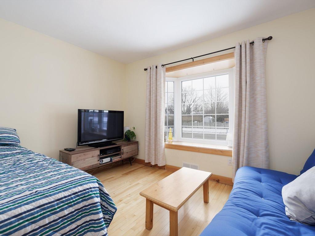 









43


Av. Charles

,
Pointe-Claire,




QC
H9R4K6

