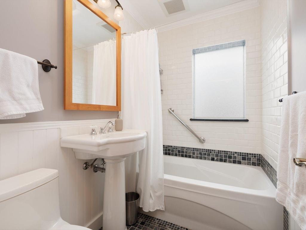 









43


Av. Charles

,
Pointe-Claire,




QC
H9R4K6

