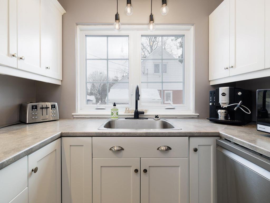 









43


Av. Charles

,
Pointe-Claire,




QC
H9R4K6

