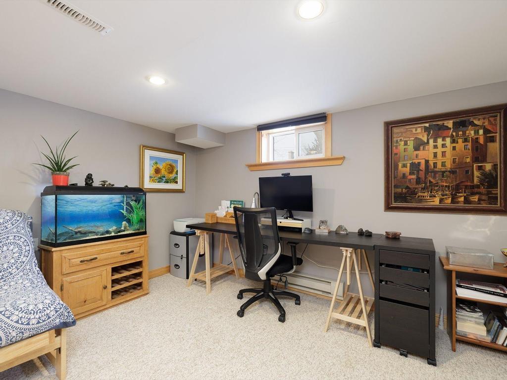 









43


Av. Charles

,
Pointe-Claire,




QC
H9R4K6

