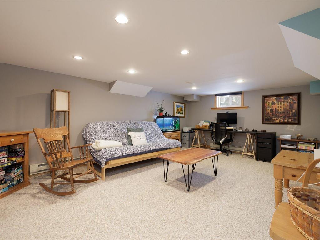 









43


Av. Charles

,
Pointe-Claire,




QC
H9R4K6

