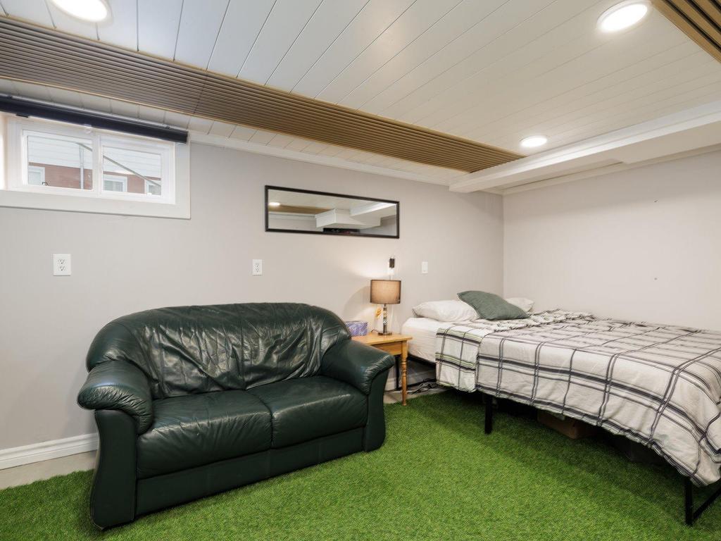 









43


Av. Charles

,
Pointe-Claire,




QC
H9R4K6

