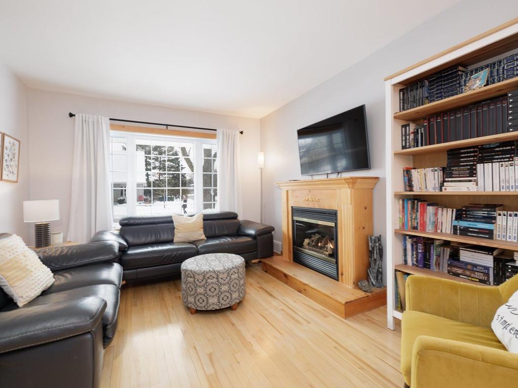 









43


Av. Charles

,
Pointe-Claire,




QC
H9R4K6

