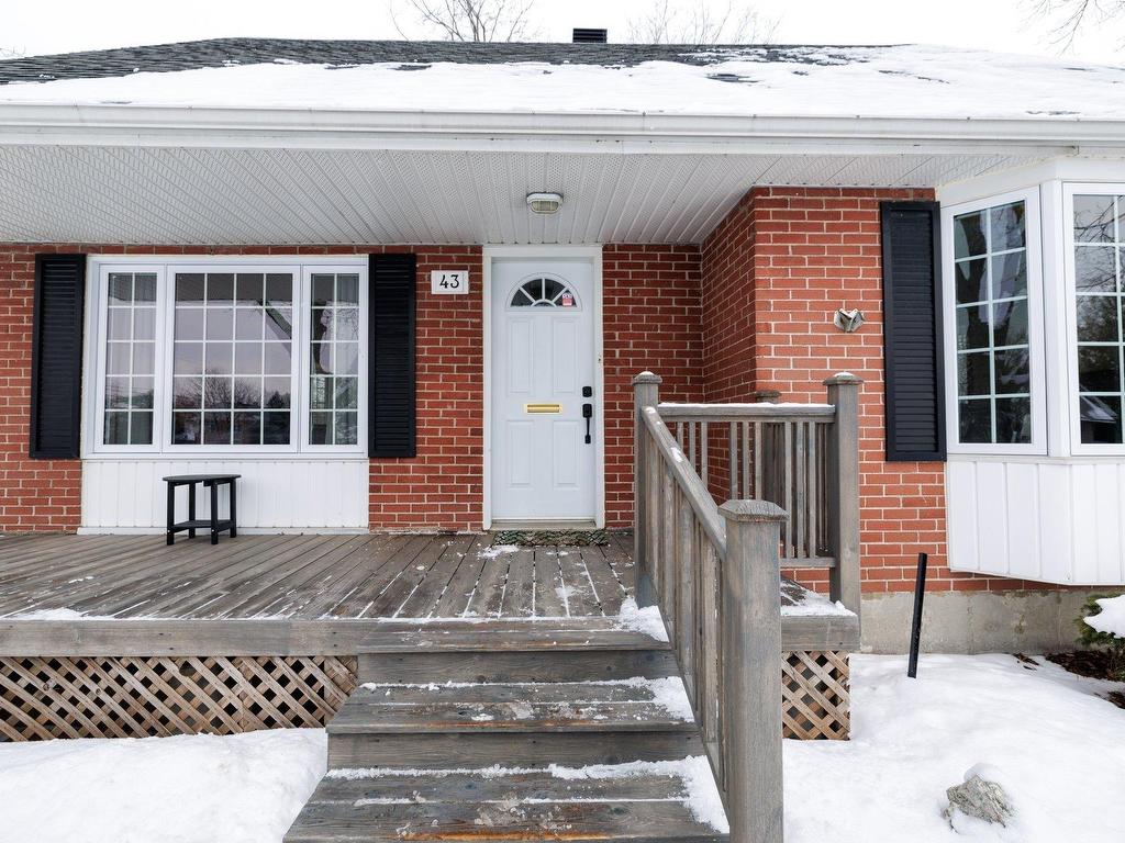 









43


Av. Charles

,
Pointe-Claire,




QC
H9R4K6

