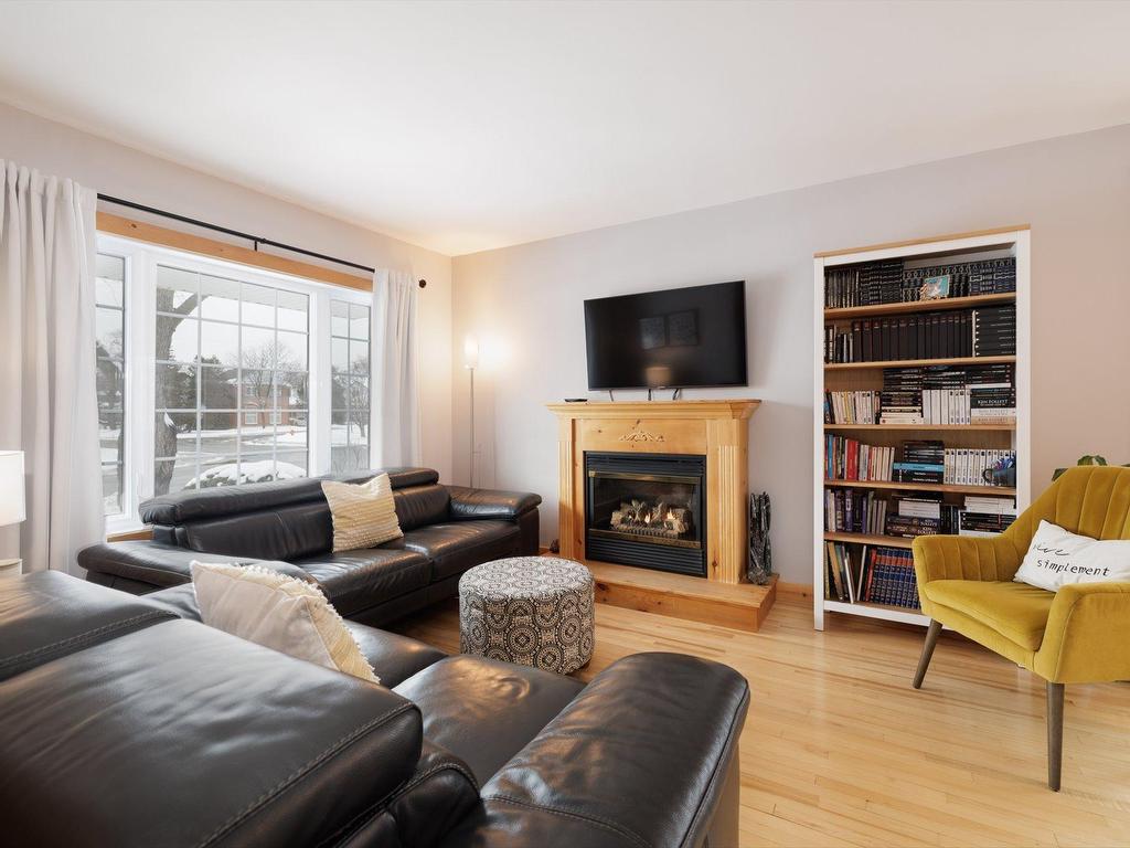 









43


Av. Charles

,
Pointe-Claire,




QC
H9R4K6

