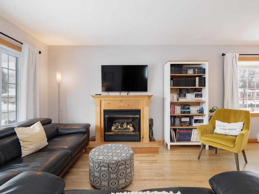 









43


Av. Charles

,
Pointe-Claire,




QC
H9R4K6

