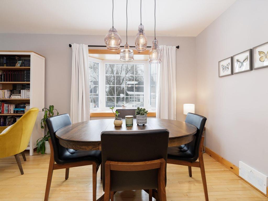 









43


Av. Charles

,
Pointe-Claire,




QC
H9R4K6

