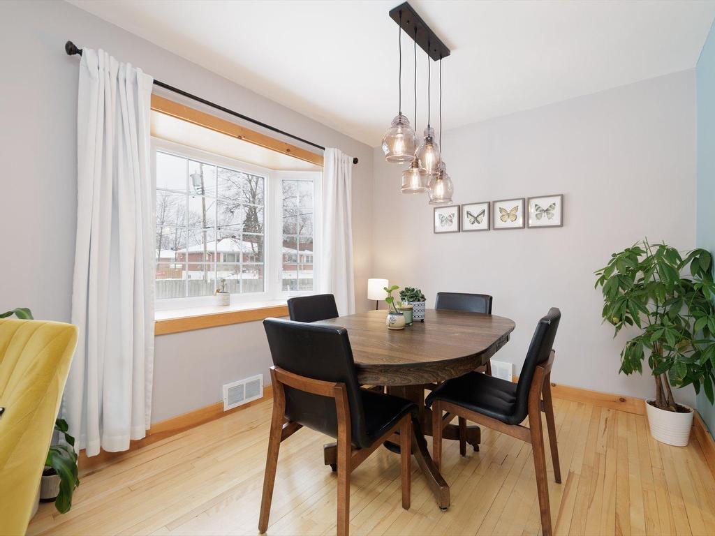 









43


Av. Charles

,
Pointe-Claire,




QC
H9R4K6

