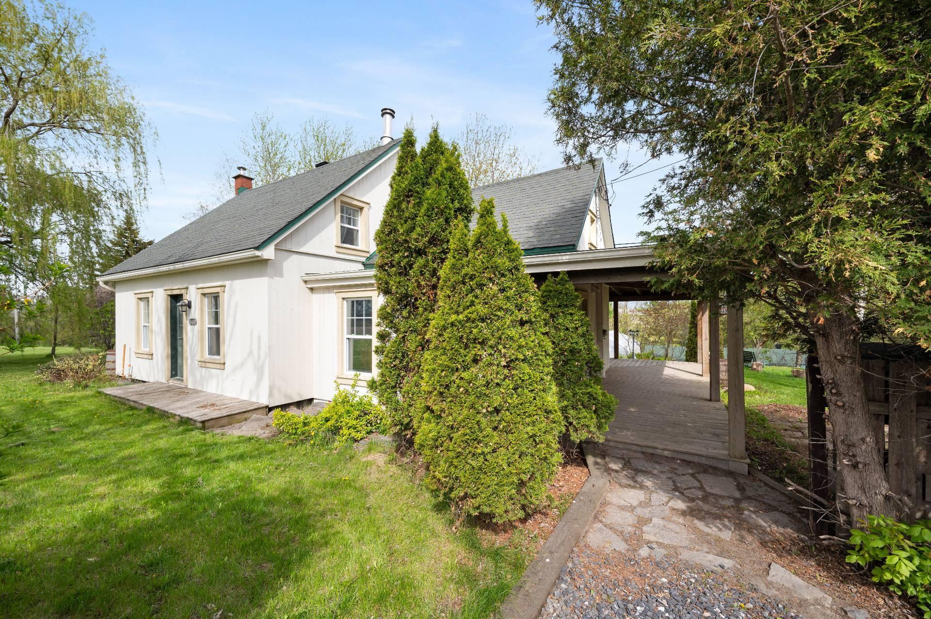 









5150


Rg de la Rivière S.

,
Saint-Jean-Baptiste,







QC
J0L2B0

