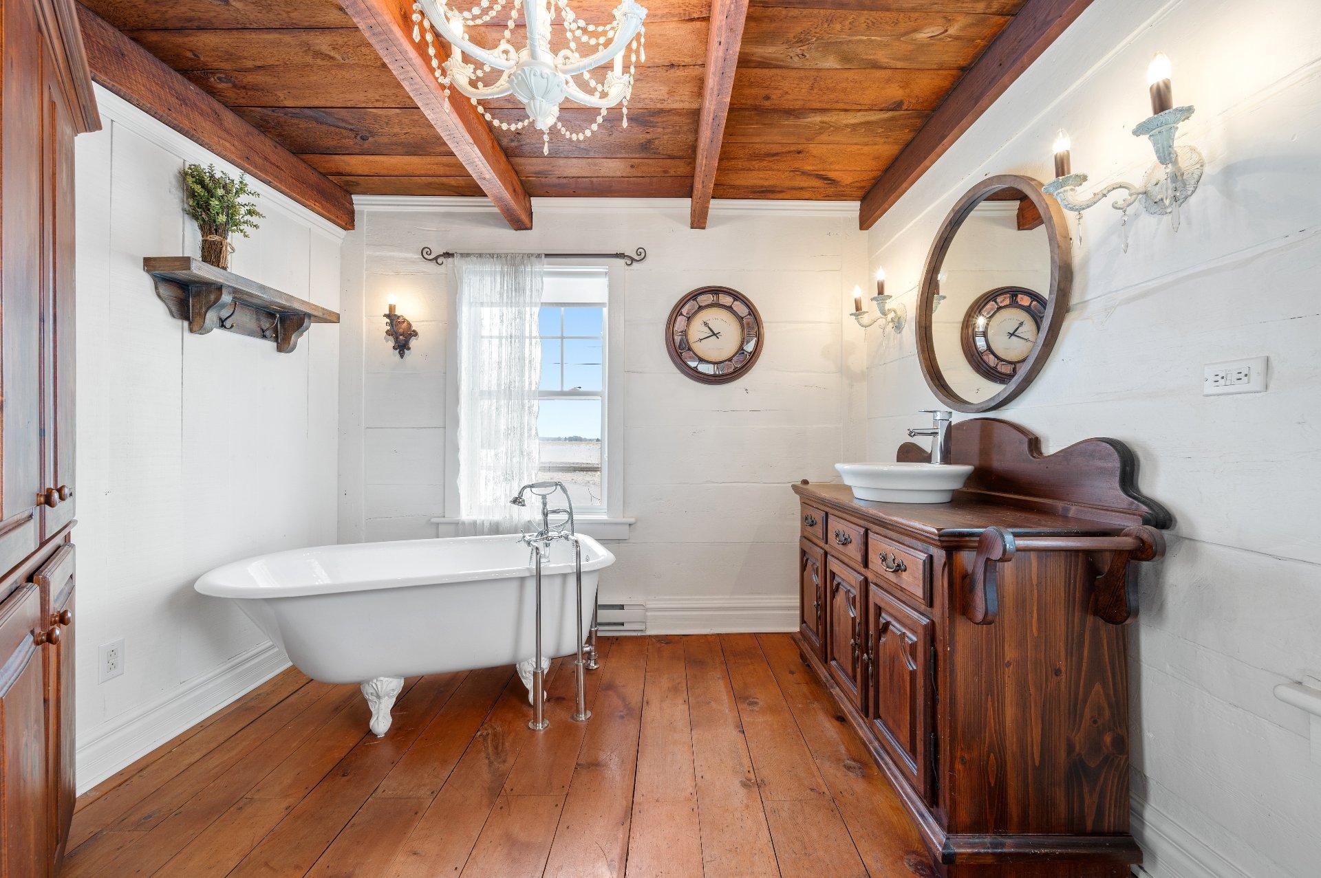 









5150


Rg de la Rivière S.

,
Saint-Jean-Baptiste,







QC
J0L2B0

