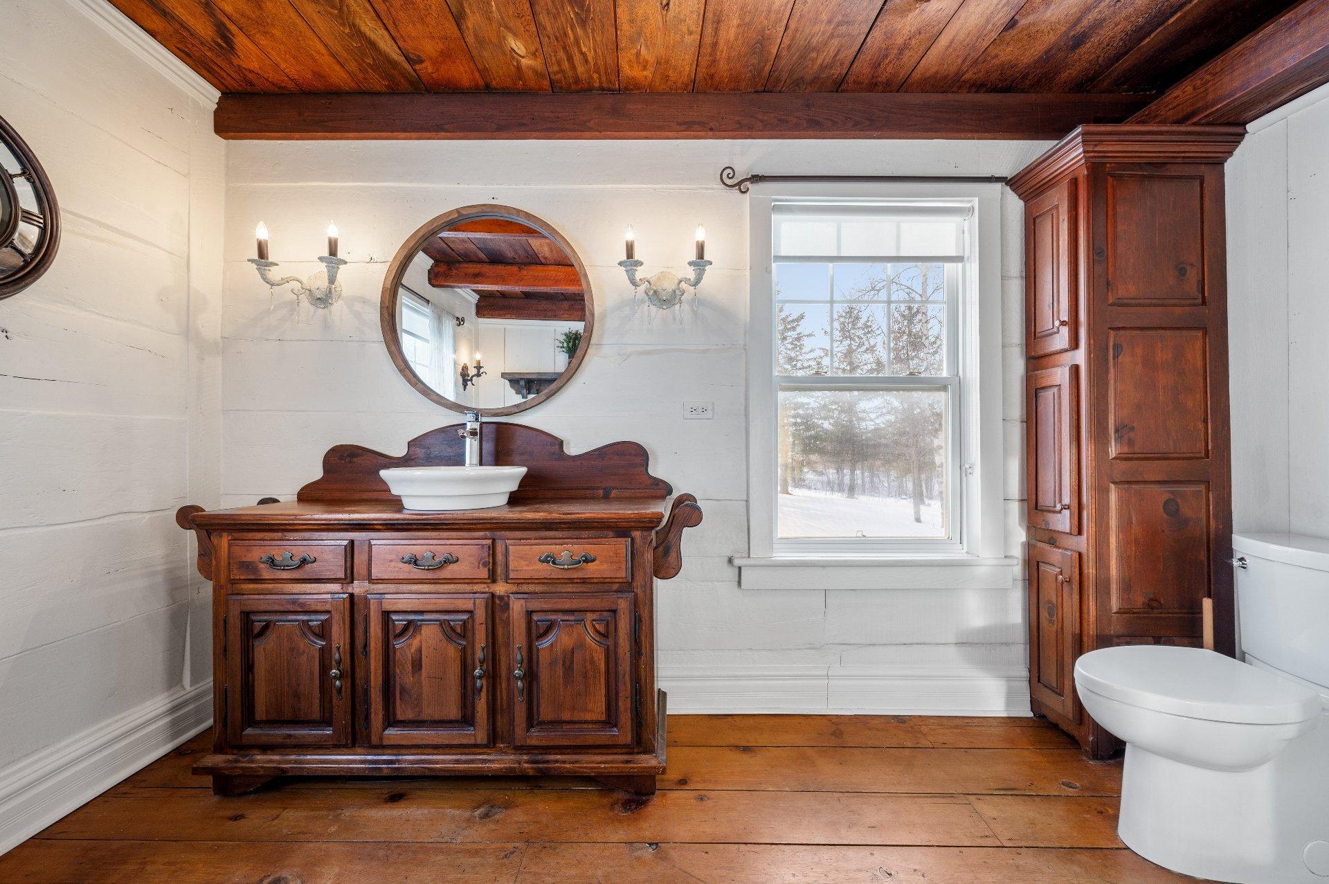 









5150


Rg de la Rivière S.

,
Saint-Jean-Baptiste,







QC
J0L2B0

