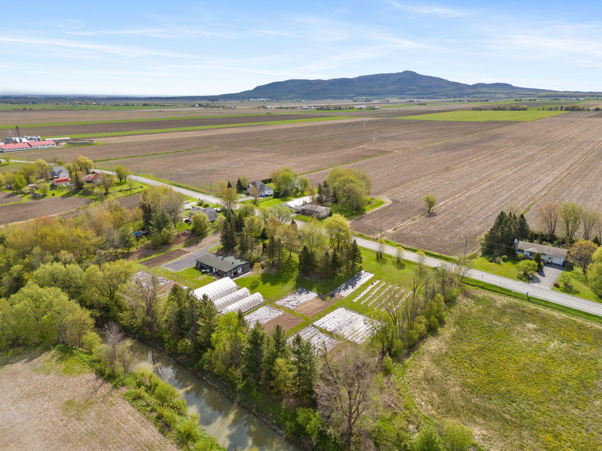 









5150


Rg de la Rivière S.

,
Saint-Jean-Baptiste,







QC
J0L2B0

