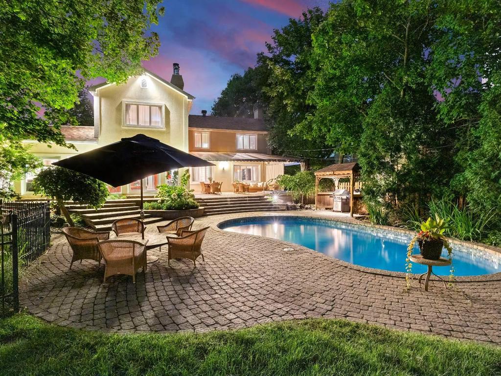 









42A


Av. du Golf

,
Pointe-Claire,




QC
H9S4N5

