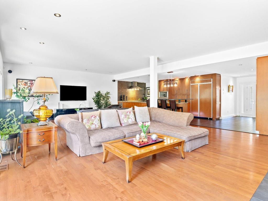 









42A


Av. du Golf

,
Pointe-Claire,




QC
H9S4N5

