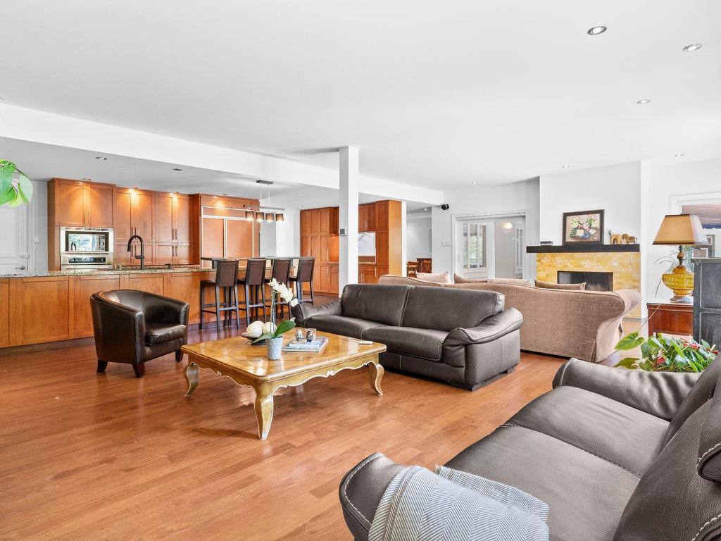









42A


Av. du Golf

,
Pointe-Claire,




QC
H9S4N5

