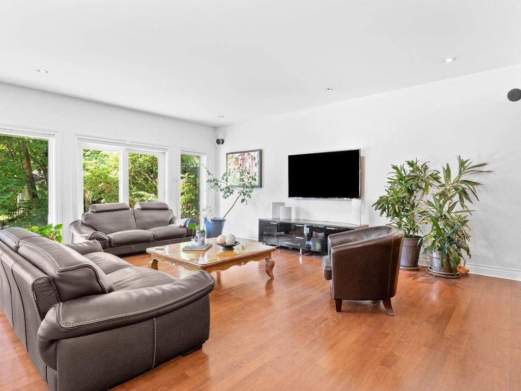 









42A


Av. du Golf

,
Pointe-Claire,




QC
H9S4N5

