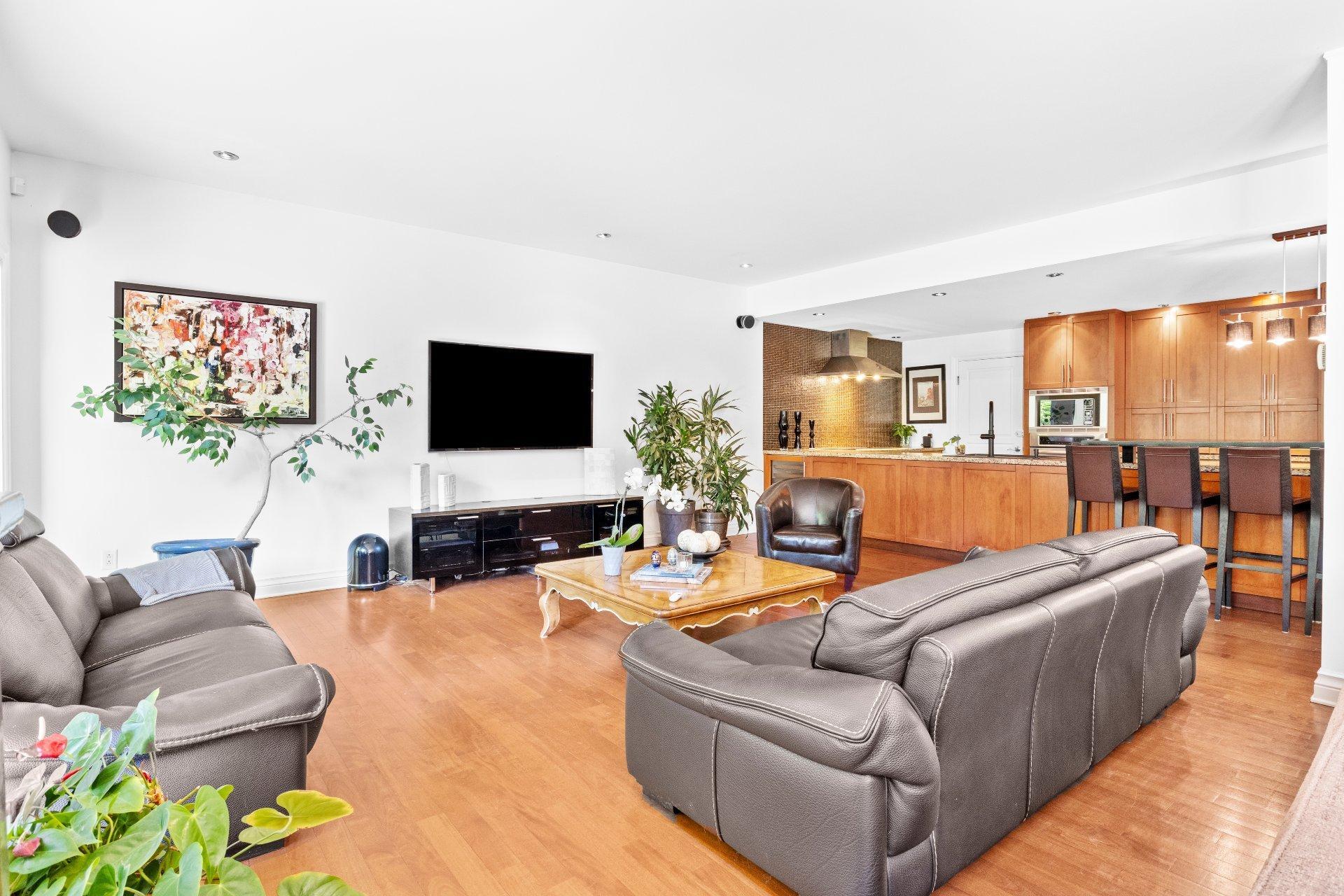 









42A


Av. du Golf

,
Pointe-Claire,




QC
H9S4N5

