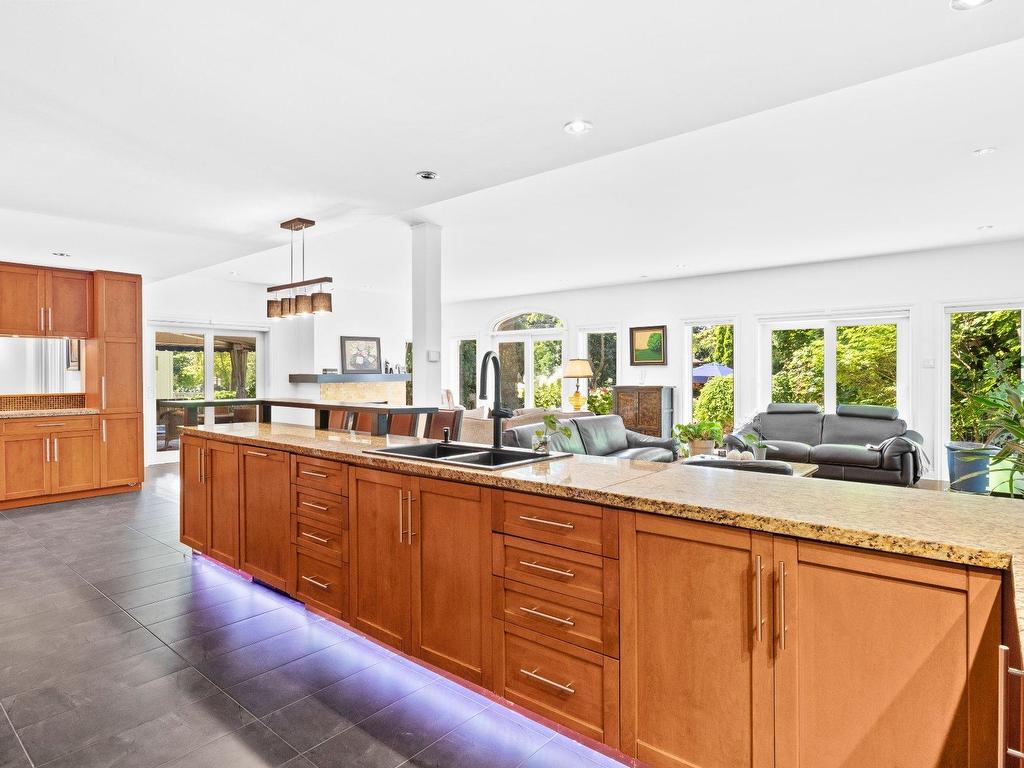 









42A


Av. du Golf

,
Pointe-Claire,




QC
H9S4N5

