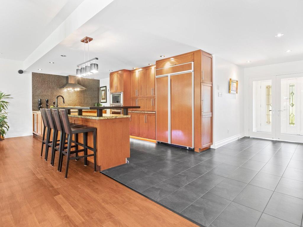 









42A


Av. du Golf

,
Pointe-Claire,




QC
H9S4N5

