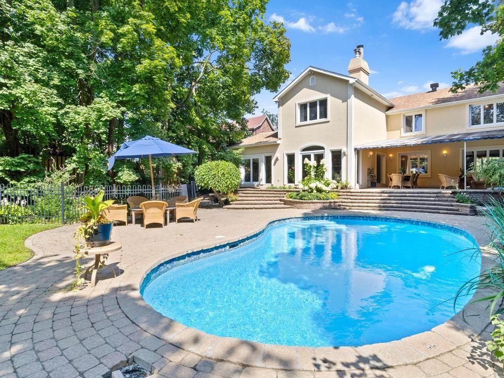 









42A


Av. du Golf

,
Pointe-Claire,




QC
H9S4N5

