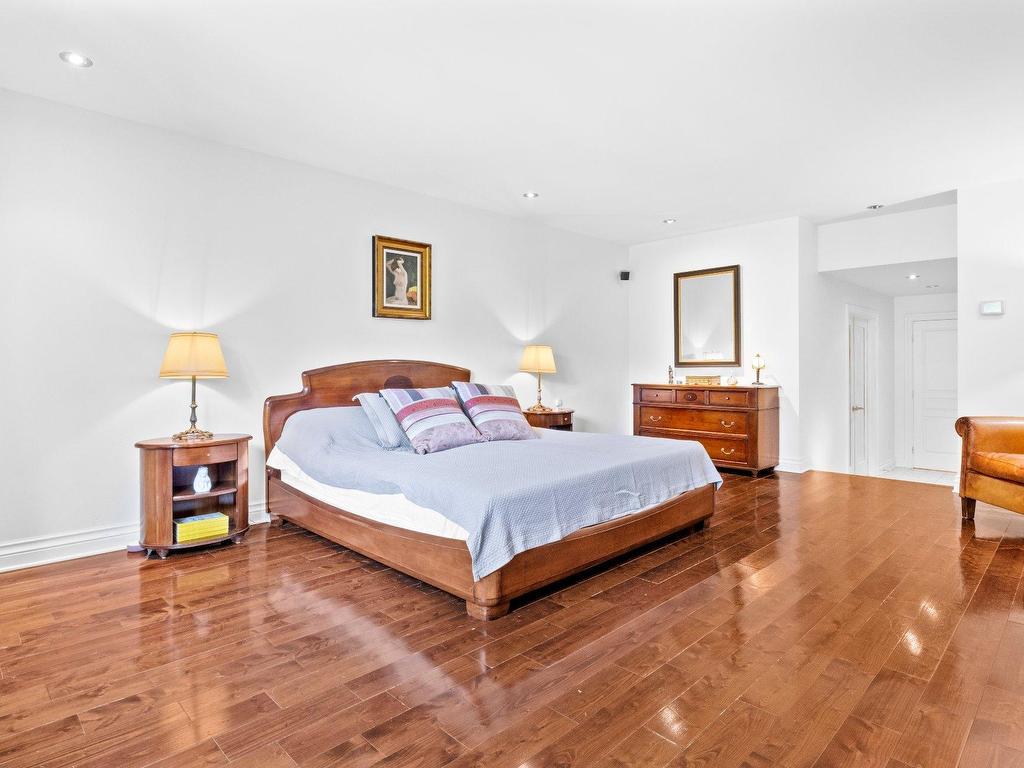 









42A


Av. du Golf

,
Pointe-Claire,




QC
H9S4N5

