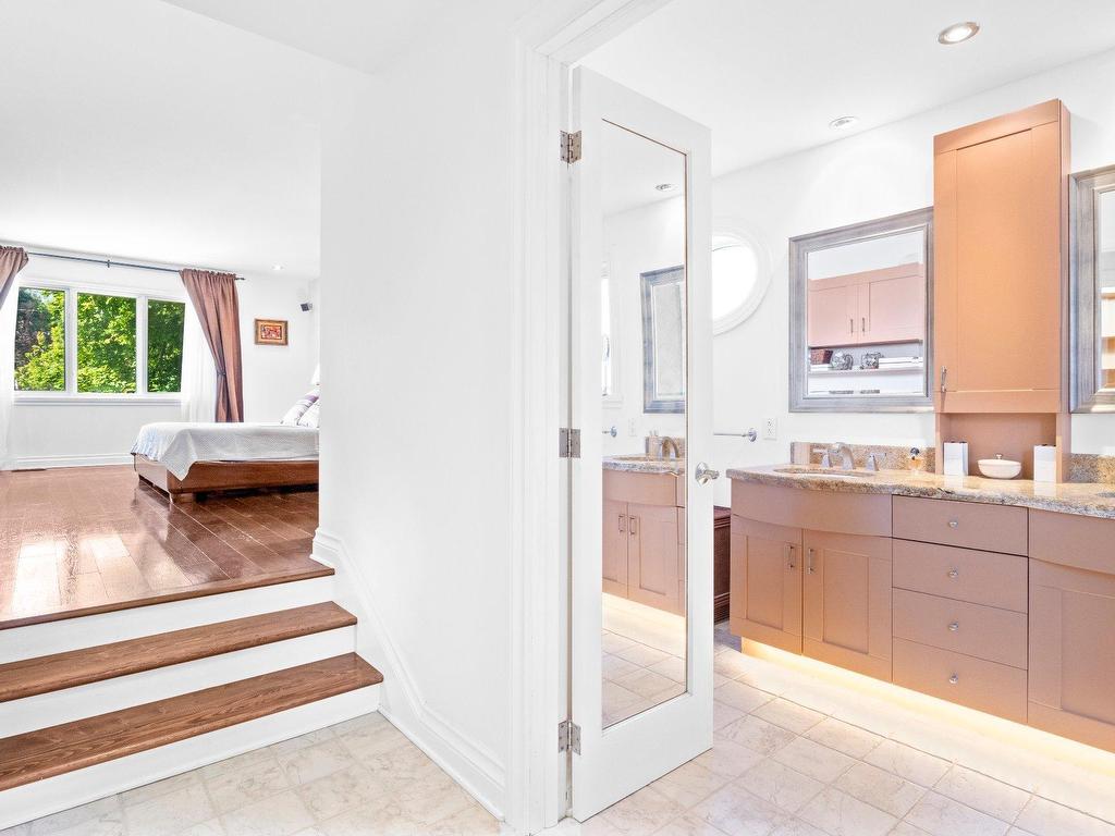 









42A


Av. du Golf

,
Pointe-Claire,




QC
H9S4N5

