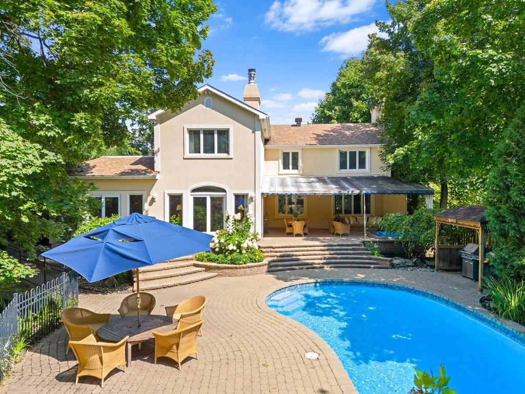 









42A


Av. du Golf

,
Pointe-Claire,




QC
H9S4N5

