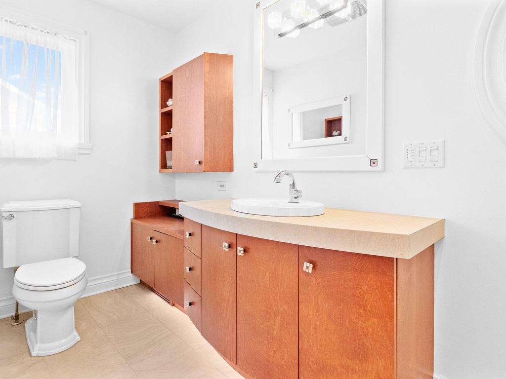 









42A


Av. du Golf

,
Pointe-Claire,




QC
H9S4N5


