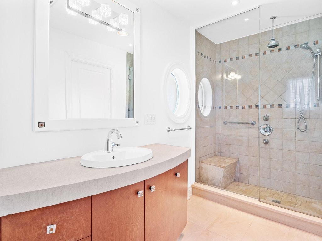









42A


Av. du Golf

,
Pointe-Claire,




QC
H9S4N5

