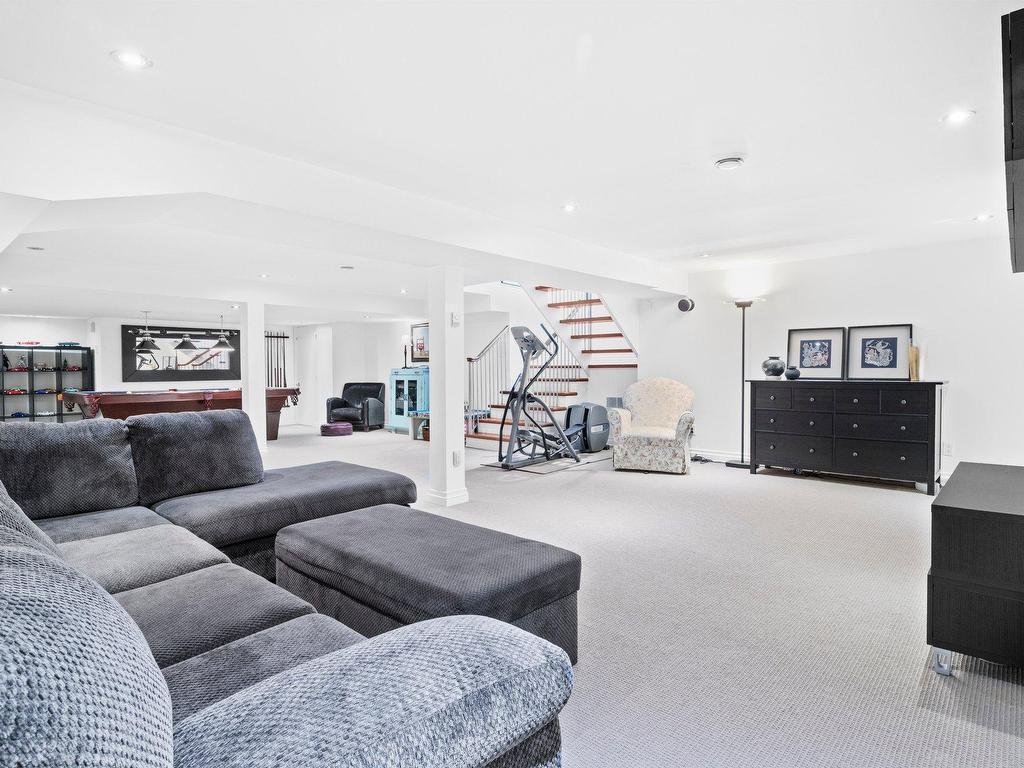 









42A


Av. du Golf

,
Pointe-Claire,




QC
H9S4N5


