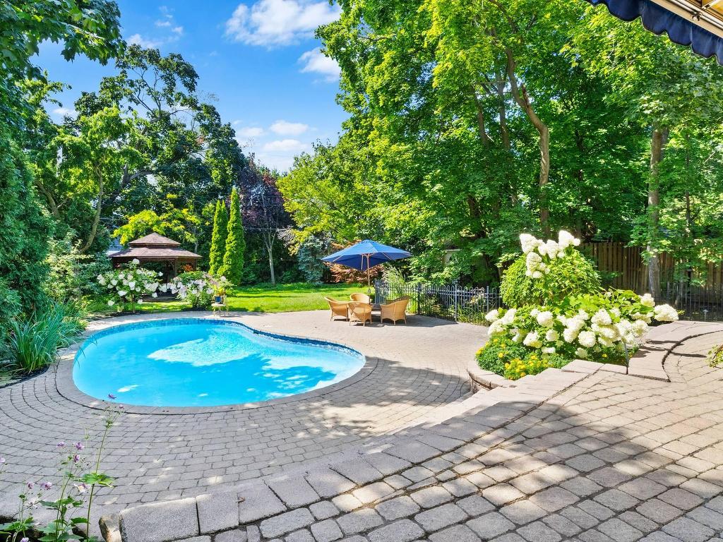 









42A


Av. du Golf

,
Pointe-Claire,




QC
H9S4N5

