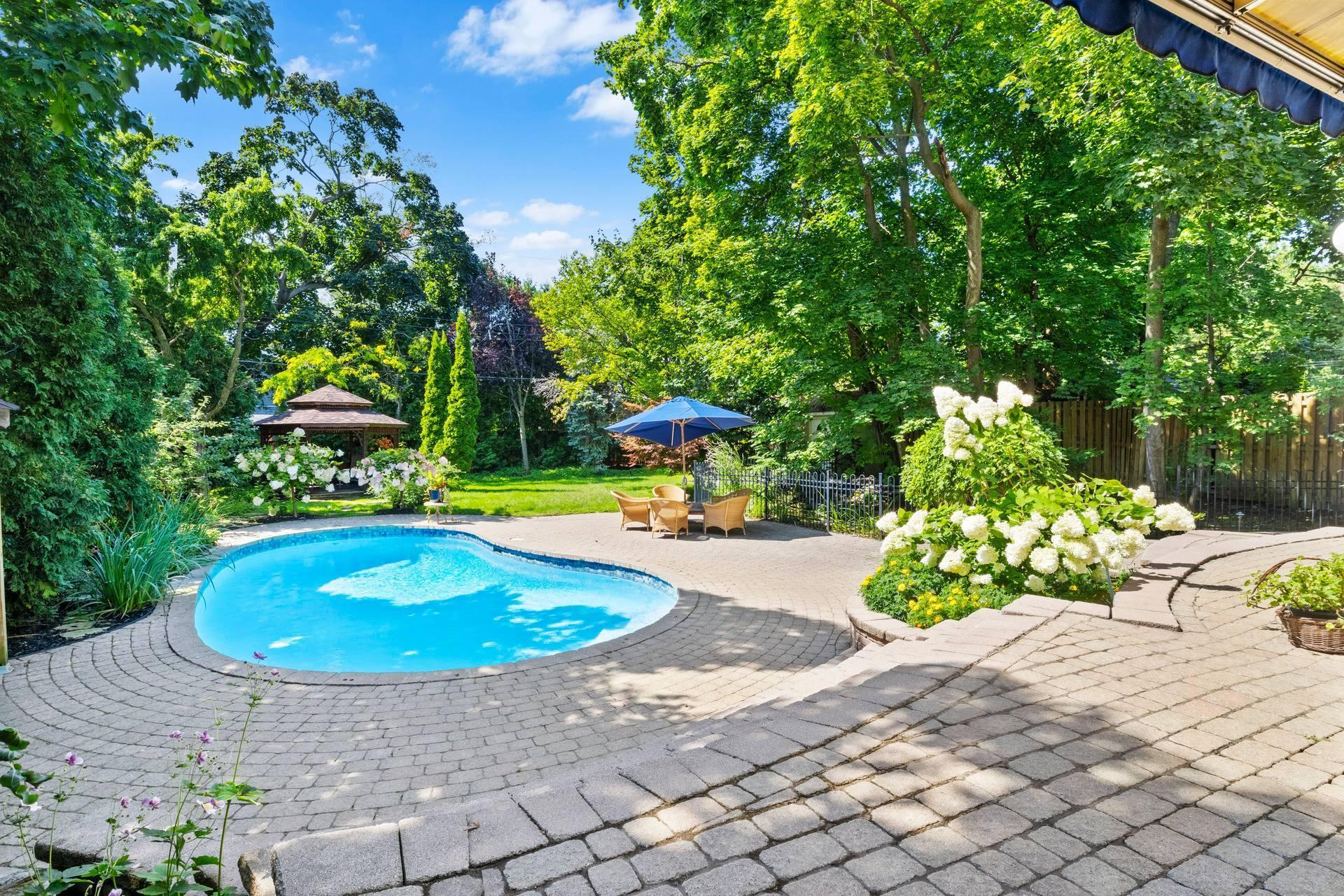









42A


Av. du Golf

,
Pointe-Claire,




QC
H9S4N5

