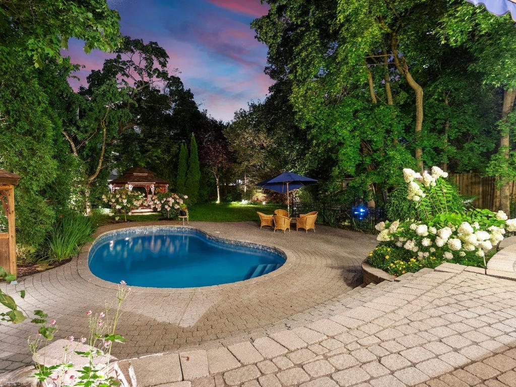 









42A


Av. du Golf

,
Pointe-Claire,




QC
H9S4N5


