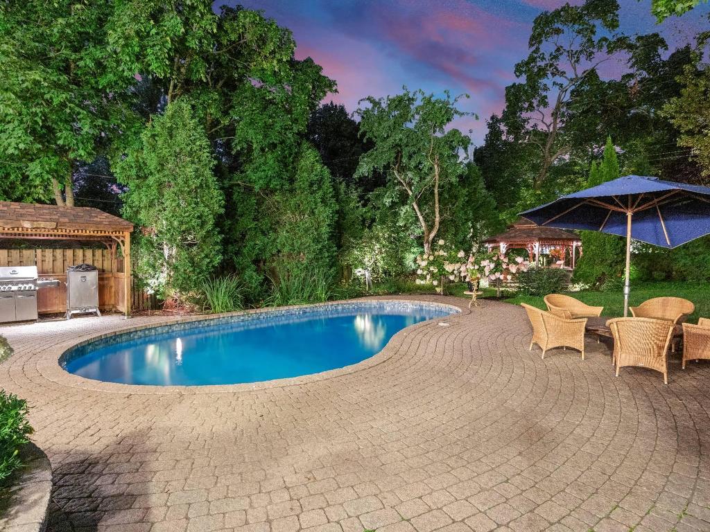 









42A


Av. du Golf

,
Pointe-Claire,




QC
H9S4N5

