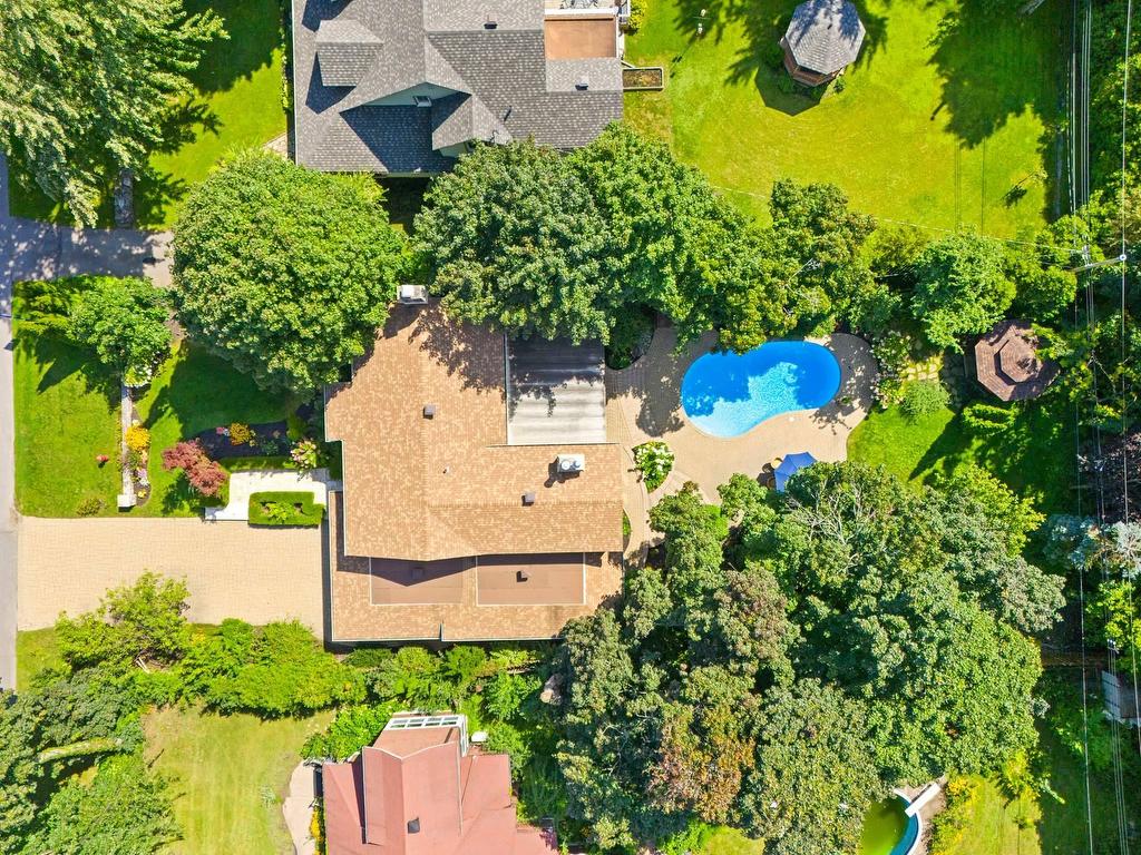 









42A


Av. du Golf

,
Pointe-Claire,




QC
H9S4N5

