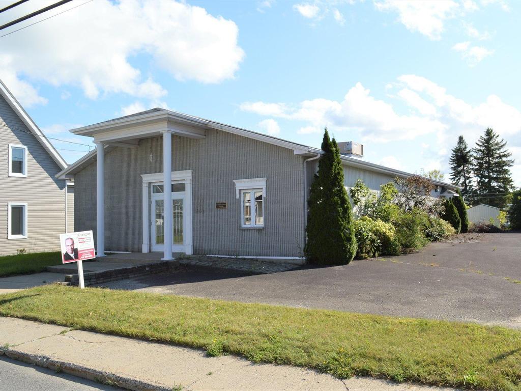 









2526


Rg St-Joseph

,
Sainte-Perpétue,




QC
J0R1C0

