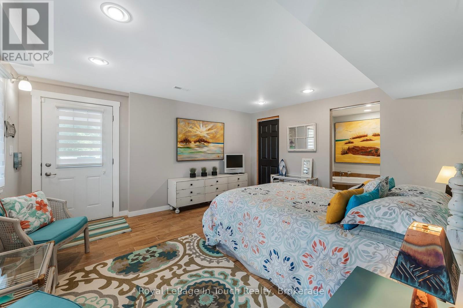 












199 HASKETT'S DRIVE

,
Georgian Bay (Baxter),




Ontario
L0K1S0

