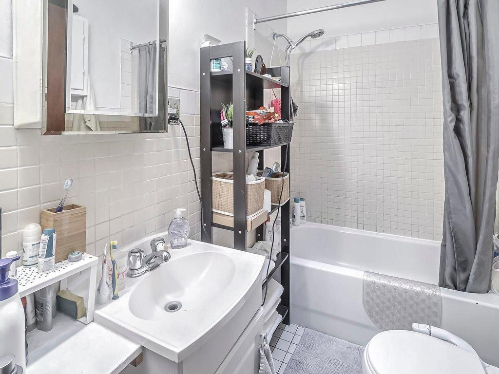 









5509


3e Avenue

,
Montréal (Rosemont/La Petite-Patrie),




QC
H1Y2W7

