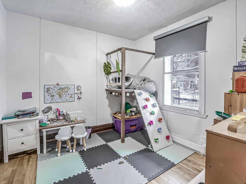 









5509


3e Avenue

,
Montréal (Rosemont/La Petite-Patrie),




QC
H1Y2W7

