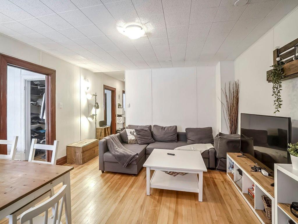 









5509


3e Avenue

,
Montréal (Rosemont/La Petite-Patrie),




QC
H1Y2W7

