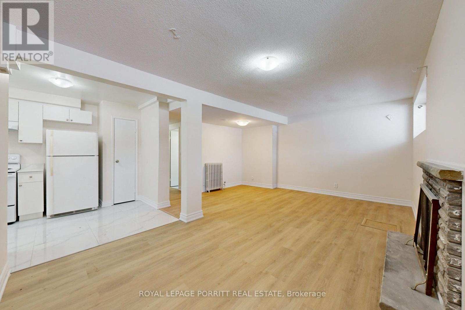 












LOWER - 6 THIRTY THIRD STREET

,
Toronto,




Ontario
M8W3G8

