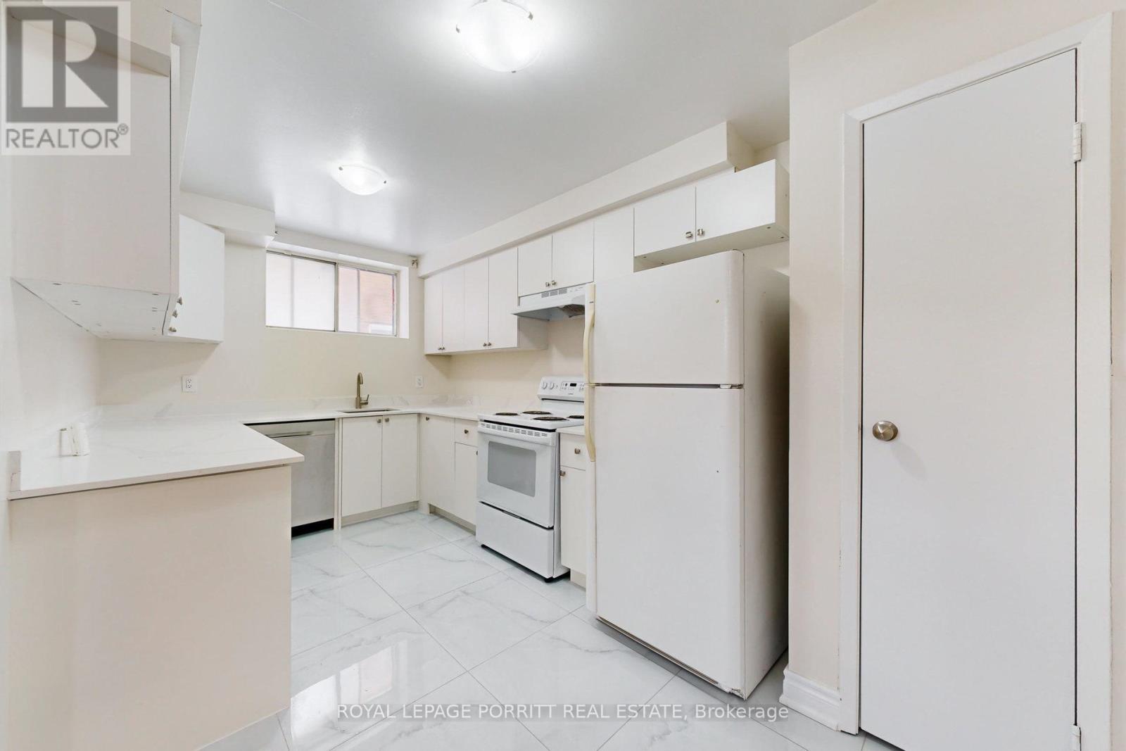 












LOWER - 6 THIRTY THIRD STREET

,
Toronto,




Ontario
M8W3G8

