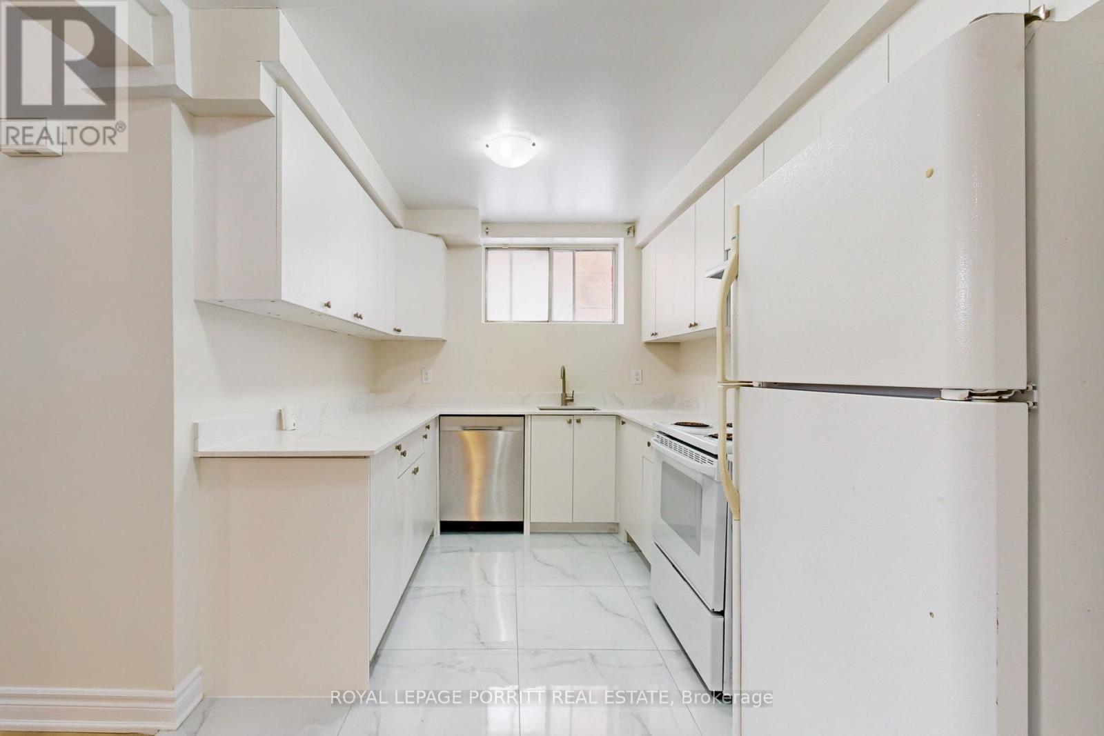 












LOWER - 6 THIRTY THIRD STREET

,
Toronto,




Ontario
M8W3G8


