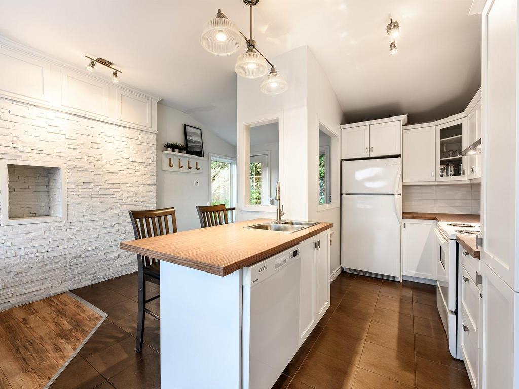 









131


Rue de Lévis

,
Bromont,




QC
J2L1R5

