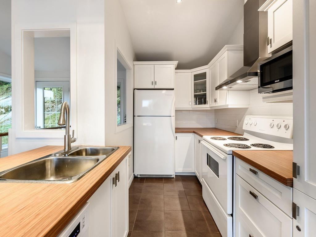 









131


Rue de Lévis

,
Bromont,




QC
J2L1R5

