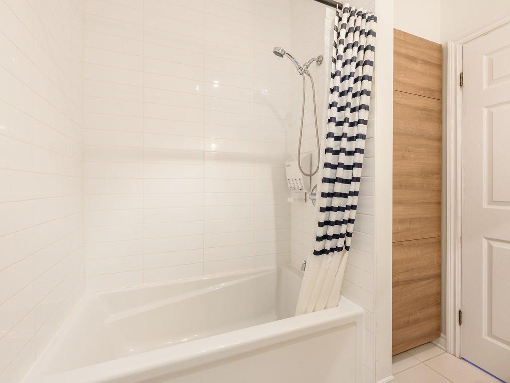 









131


Rue de Lévis

,
Bromont,




QC
J2L1R5

