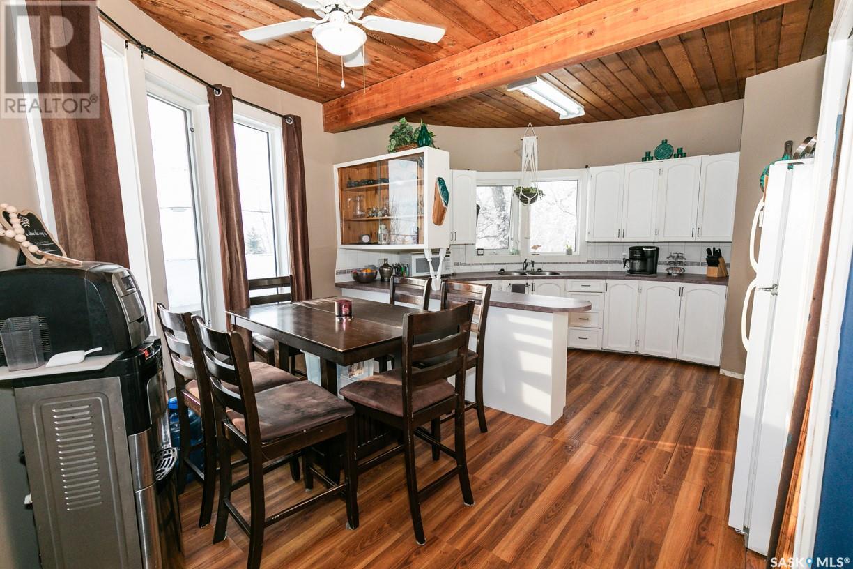 












335 Yukon AVENUE

,
Kerrobert,




Saskatchewan
S0L1R0

