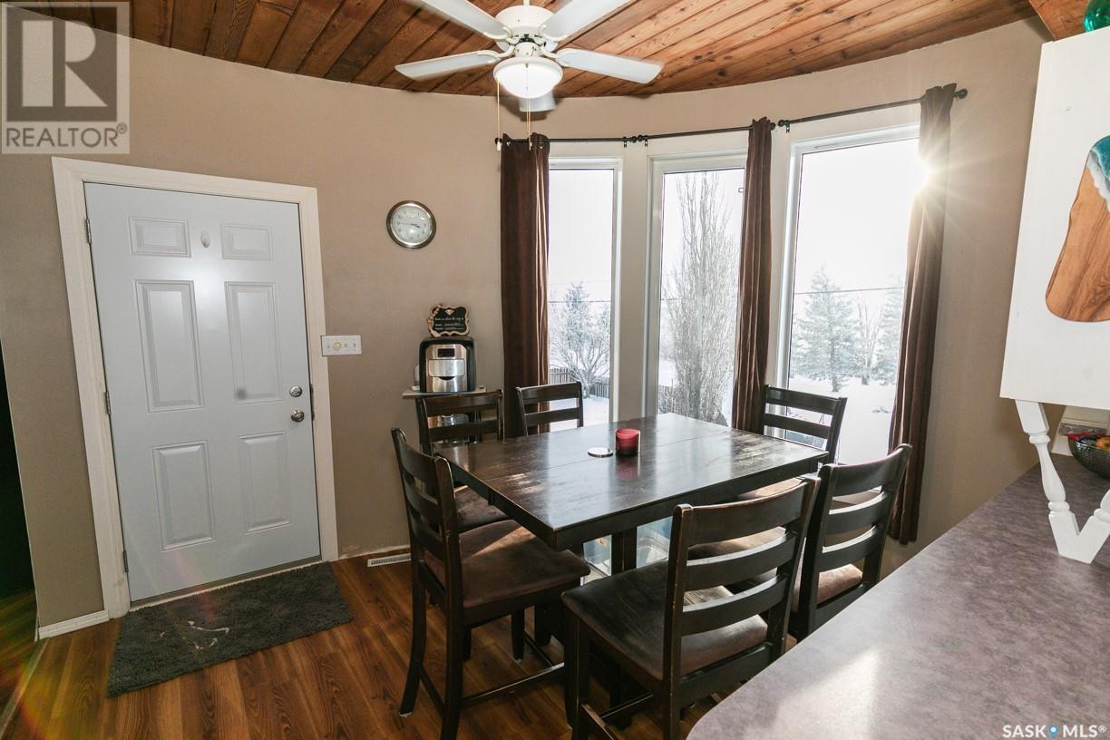 












335 Yukon AVENUE

,
Kerrobert,




Saskatchewan
S0L1R0

