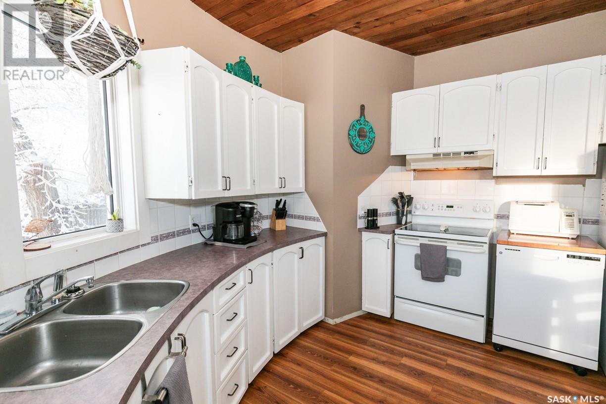 












335 Yukon AVENUE

,
Kerrobert,




Saskatchewan
S0L1R0

